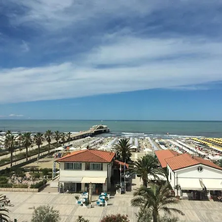 Grand & Riviera Hotel