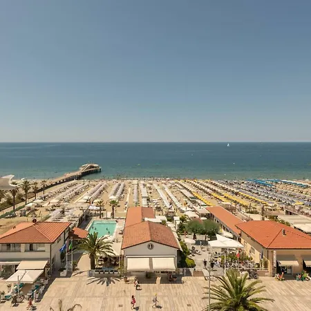 Grand & Riviera Hotel 4*