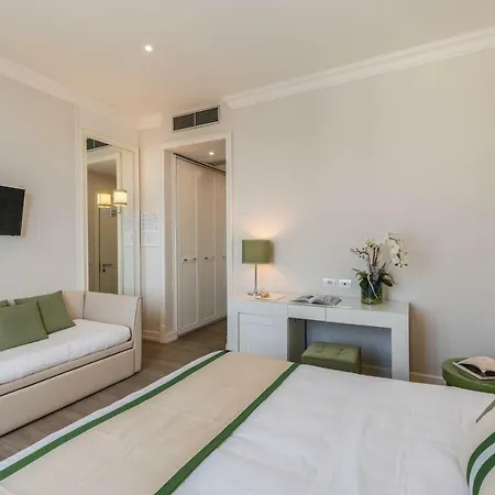 Hotel Grand & Riviera