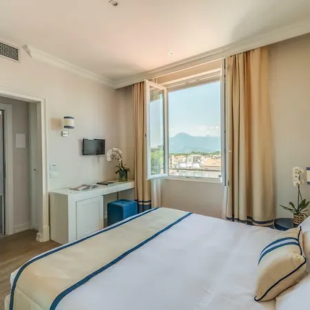 Hotel Grand & Riviera 4*