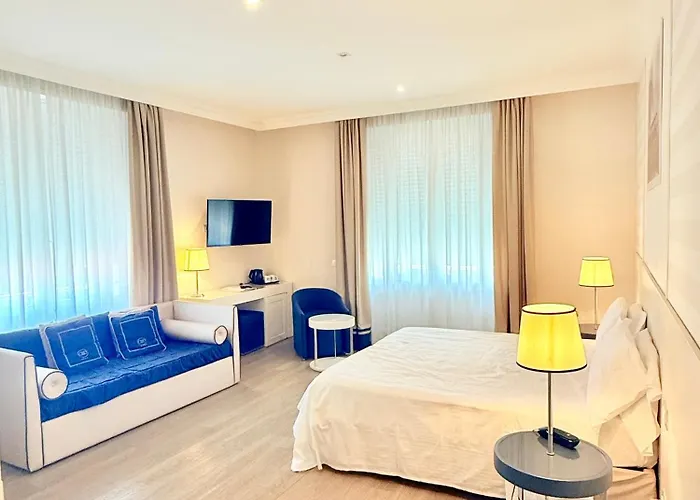 Grand & Riviera Hotel
