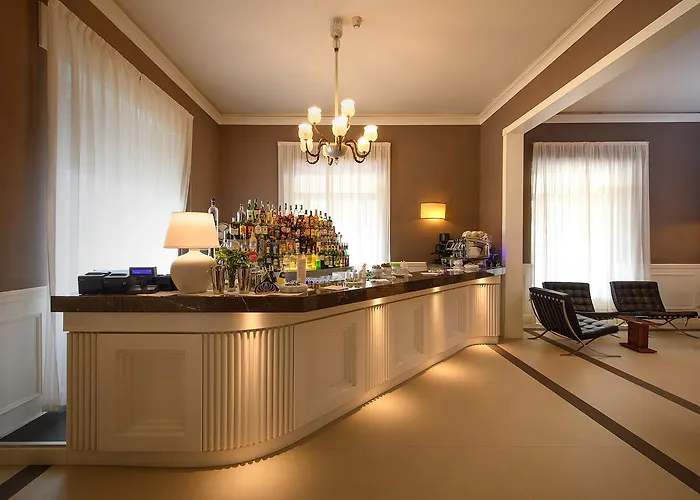 Grand & Riviera Hotel 4*