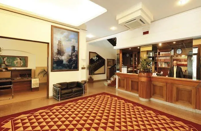 Grand & Riviera Hotel 4*