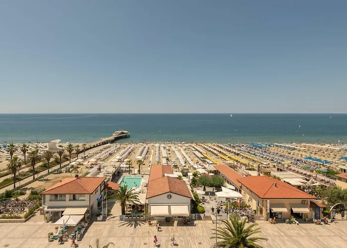 Grand & Riviera Hotel 4*