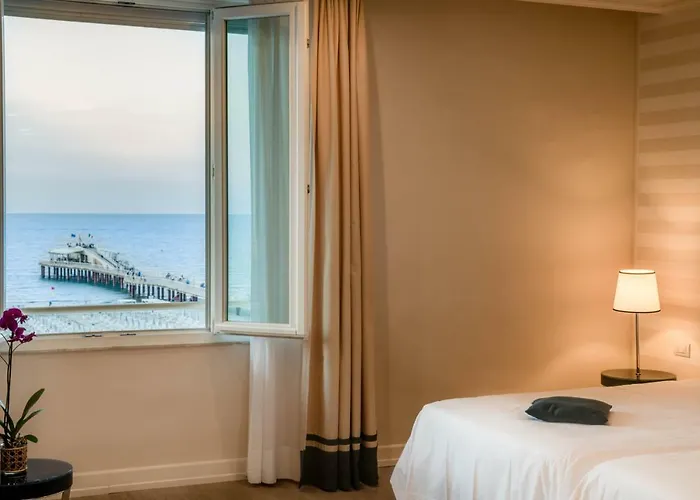 Grand & Riviera Hotel