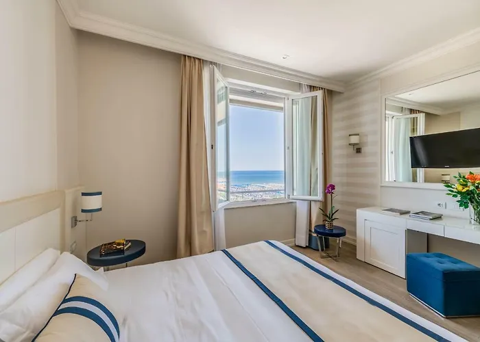Grand & Riviera Hotel 4*