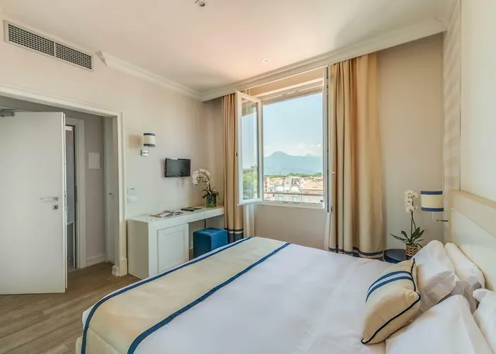 Hotel Grand & Riviera 4*