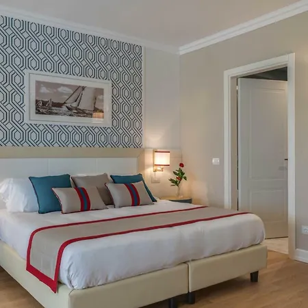 Hotel Grand & Riviera 4*