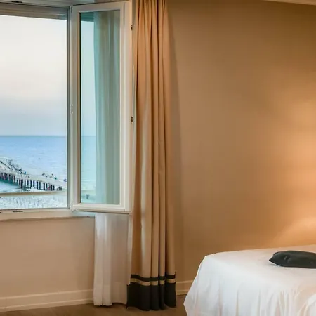 Grand & Riviera Hotel