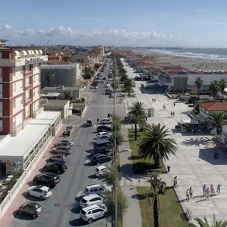 Hotel Grand & Riviera